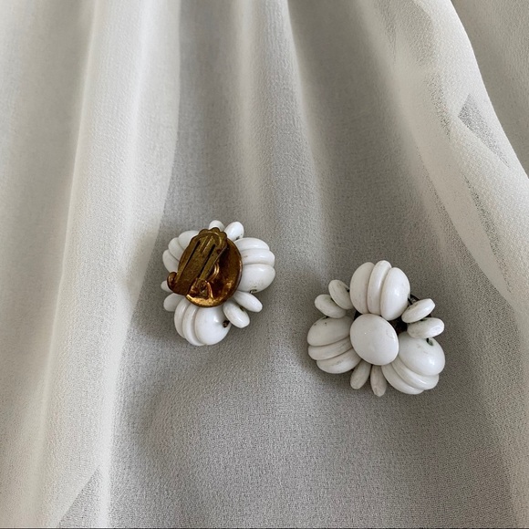 Vintage White Beads Chunky Textured Clip Earrings - Picture 4 of 5
